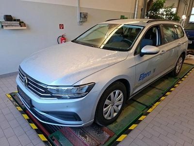 Gebraucht VW Passat 150 PS (110 kW) 2022 Silber Kombi