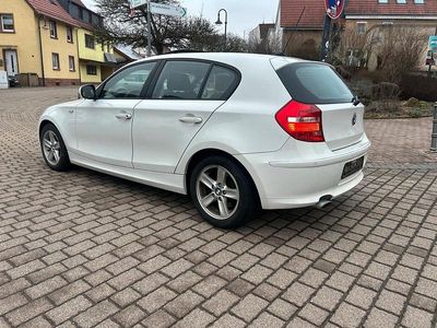 Weiß Gebraucht 2011 BMW 118 Kleinwagen | 3.900 € (Guter Preis)