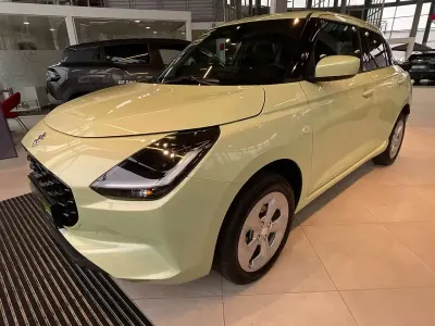 Neu Suzuki Swift Comfort 83 PS (61 kW) 2025 Grün Kleinwagen
