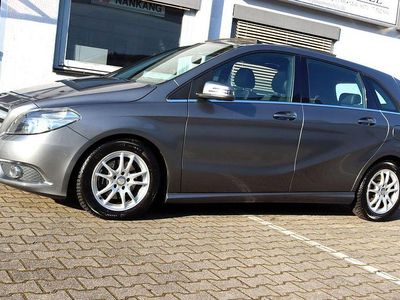 Grau Gebraucht 2014 Mercedes B200 Sport Van / Kleinbus | 12.690 € (Fairer Preis)