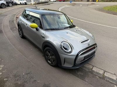Gebraucht Mini Cooper SE Essential 135 kW (184 PS) 2023 Melting silver iii Kleinwagen