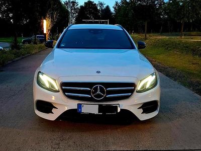 Weiß Gebraucht 2019 Mercedes E220 AMG line Kombi | 29.999 € (Etwas zu teuer)