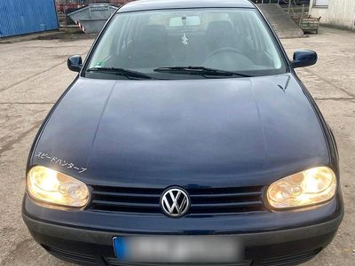 Blau Gebraucht 2000 VW Golf IV Kleinwagen | 1.300 € (Etwas zu teuer)