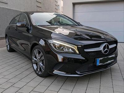 Gebraucht Mercedes CLA180 Shooting Brake 109 PS (80 kW) 2018 Schwarz Kombi