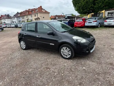 Używany Renault Clio III Dynamique 75 KM (55 kW) 2010 Sedan/Limuzyna