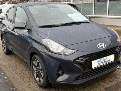 Neu Hyundai i10 79 PS (58 kW) 2025 Grau Kleinwagen