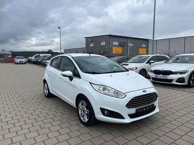 Begagnad Ford Fiesta Titanium 101 HK (74 kW) 2015 Vit Halvkombi