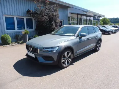 Gebraucht Volvo V60 CC Plus 197 PS (144 kW) 2023 Grau Kombi