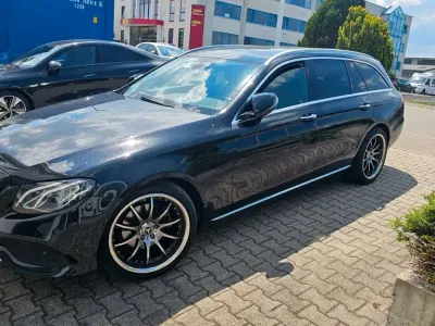 Gebraucht Mercedes E220 194 PS (142 kW) 2018 Schwarz Kombi