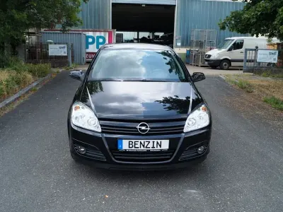 Gebraucht Opel Astra Edition 105 PS (77 kW) 2005 Saphirschwarz mi2 Limousine