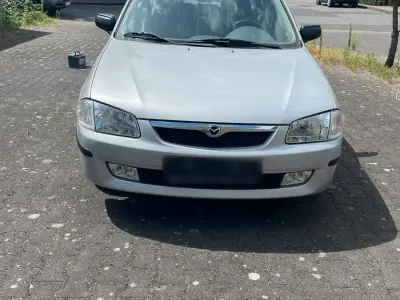 Gebraucht Mazda 323 98 PS (72 kW) 2000 Silber Limousine