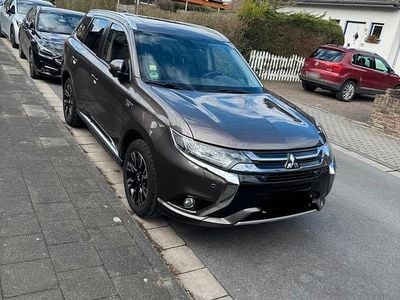 Second-hand Mitsubishi Outlander P-HEV 121 CP (88 kW) 2015 Maro SUV