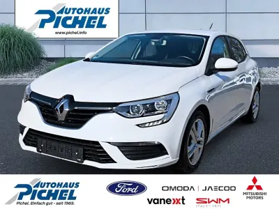 Używany Renault Mégane Play 101 KM (74 kW) 2017 Biały Sedan/Limuzyna