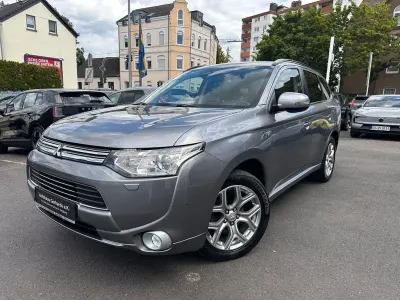 Gebraucht Mitsubishi Outlander P-HEV Instyle 121 PS (88 kW) 2014 Grau SUV