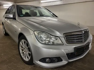Gebraucht Mercedes C180 156 PS (114 kW) 2012 Silber Limousine