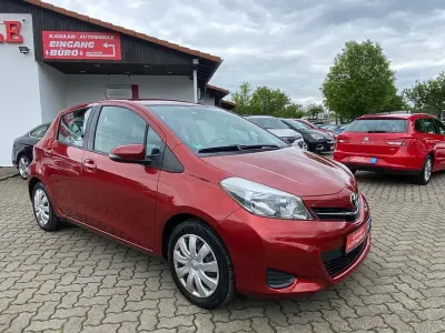 Brugt Toyota Yaris Life 99 HK (72 kW) 2012 Rød Hatchback