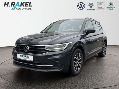 Gebraucht VW Tiguan Life 122 PS (89 kW) 2023 Grau SUV
