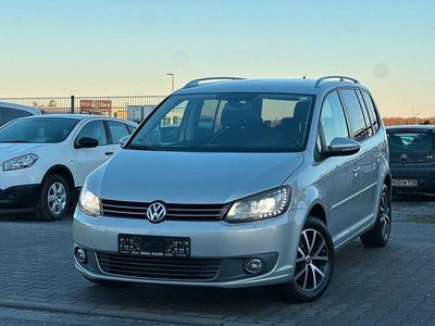 Gold Gebraucht 2010 VW Touran Highline Van / Kleinbus | 10.599 € (Etwas zu teuer)