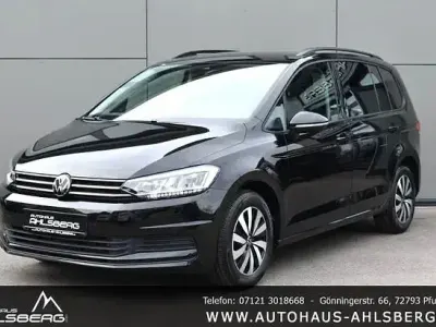 Gebraucht VW Touran Comfortline 150 PS (110 kW) 2024 Deep black perleffekt Van / Kleinbus