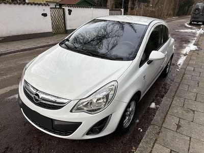 Weiß Gebraucht 2011 Opel Corsa Satellite Limousine | 4.500 € (Fairer Preis)