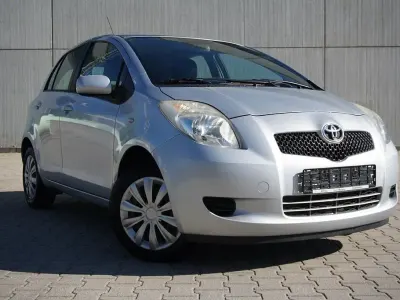 Gebraucht Toyota Yaris 69 PS (50 kW) 2006 Silver mica metallic Limousine
