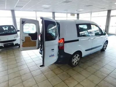 Gebraucht Ford Transit Trend 95 PS (69 kW) 2018 Weiß Van / Kleinbus