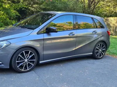 Gebraucht Mercedes B180 122 PS (89 kW) 2014 Grau Kleinwagen