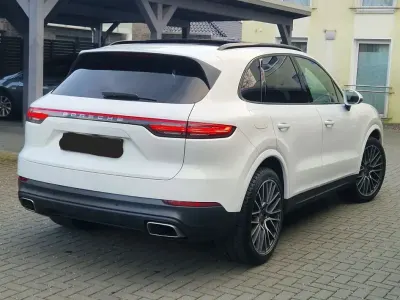 Używany Porsche Cayenne 340 KM (250 kW) 2018 Biały SUV