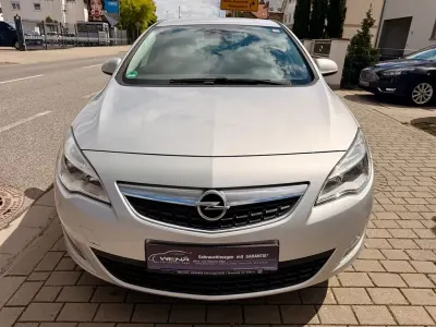 Brugt Opel Astra 140 HK (102 kW) 2012 Sølv Sedan