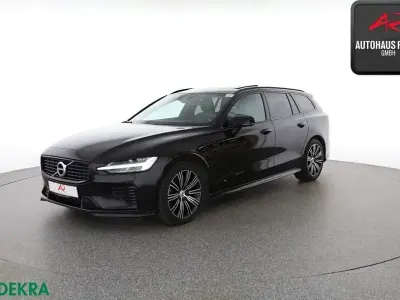 Używany Volvo V60 341 KM (250 kW) 2021 Czarny Kombi