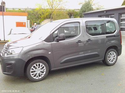 Grau Gebraucht 2022 Citroën Berlingo Live Van / Kleinbus | 13.590 € (Guter Preis)