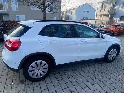 Gebraucht Mercedes GLA200 136 PS (100 kW) 2019 Weiß SUV