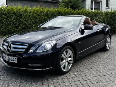 Gebraucht Mercedes E250 Avantgarde 204 PS (150 kW) 2011 Blau Cabrio