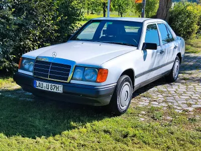 Gebraucht Mercedes E260 160 PS (117 kW) 1987 Weiß Limousine