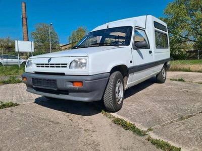 Second-hand Renault Rapid 75 CP (55 kW) 1992 Alb