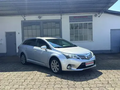 Gebraucht Toyota Avensis 150 PS (110 kW) 2014 Silber Kombi