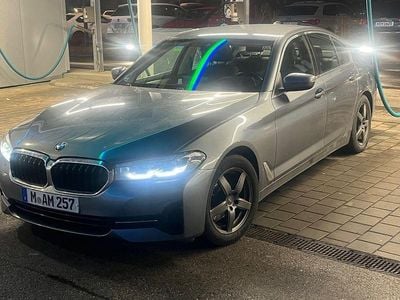 Silber Gebraucht 2022 BMW 520 Limousine | 29.950 € (Guter Preis)