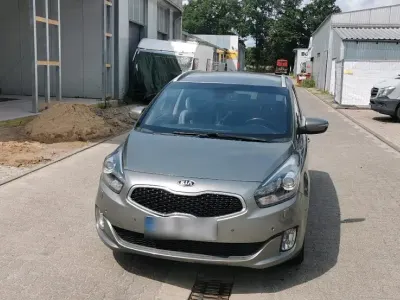 Gebraucht Kia Carens 136 PS (100 kW) 2013 Beige Van / Kleinbus