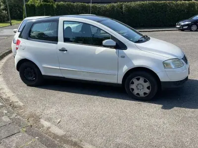 Gebraucht VW Fox Basis 54 PS (39 kW) 2008 Weiß Kleinwagen