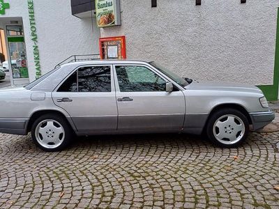 Gebraucht Mercedes 200 75 PS (55 kW) 1994 Silber Limousine