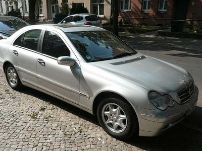 Silber Gebraucht 2002 Mercedes C200 Elegance Limousine | 2.999 € (Etwas zu teuer)