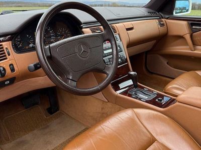 Weiß Gebraucht 1996 Mercedes 200 Limousine | 14.999 €