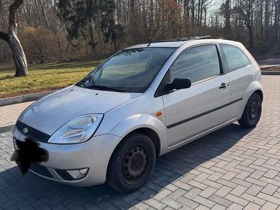 Gebraucht Ford Fiesta 68 PS (50 kW) 2004 Silber Kleinwagen