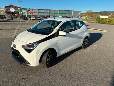 Second-hand Toyota Aygo 72 CP (52 kW) 2019 Alb Hatchback