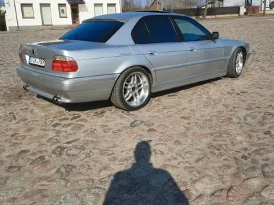Second-hand BMW 740 286 CP (210 kW) 1995 Argintiu Berlinǎ