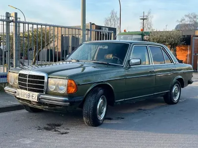 Gebraucht Mercedes 230 1982 Grün Limousine