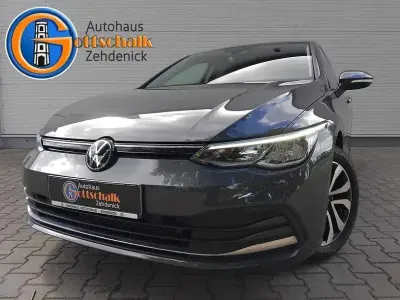 Gebraucht VW Golf VIII 131 PS (96 kW) 2022 Delfingrau metallic Limousine