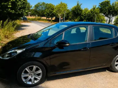 Gebraucht Peugeot 208 80 PS (58 kW) 2016 Schwarz Kleinwagen