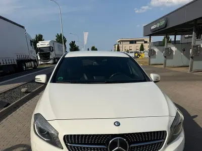 Gebraucht Mercedes A180 109 PS (80 kW) 2013 Weiß Kleinwagen