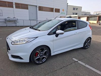 Gebraucht Ford Fiesta ST 182 PS (133 kW) 2014 Weiß Kleinwagen